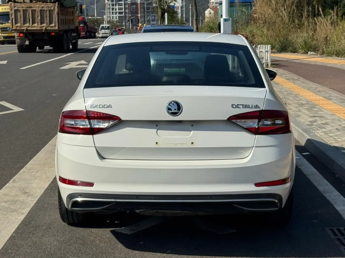 2018 Skoda Octavia 1.6L 110HP L4 6AT,autocango,china used car exporter,china ev exporter,chinese used car exporter,chinese used ev exporter