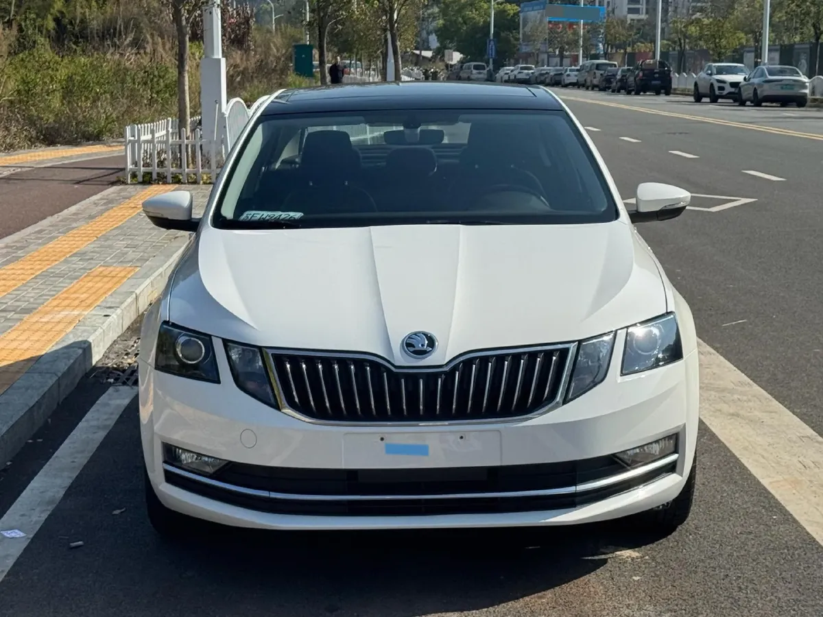 2018 Skoda Octavia 1.6L 110HP L4 6AT,autocango,china used car exporter,china ev exporter,chinese used car exporter,chinese used ev exporter