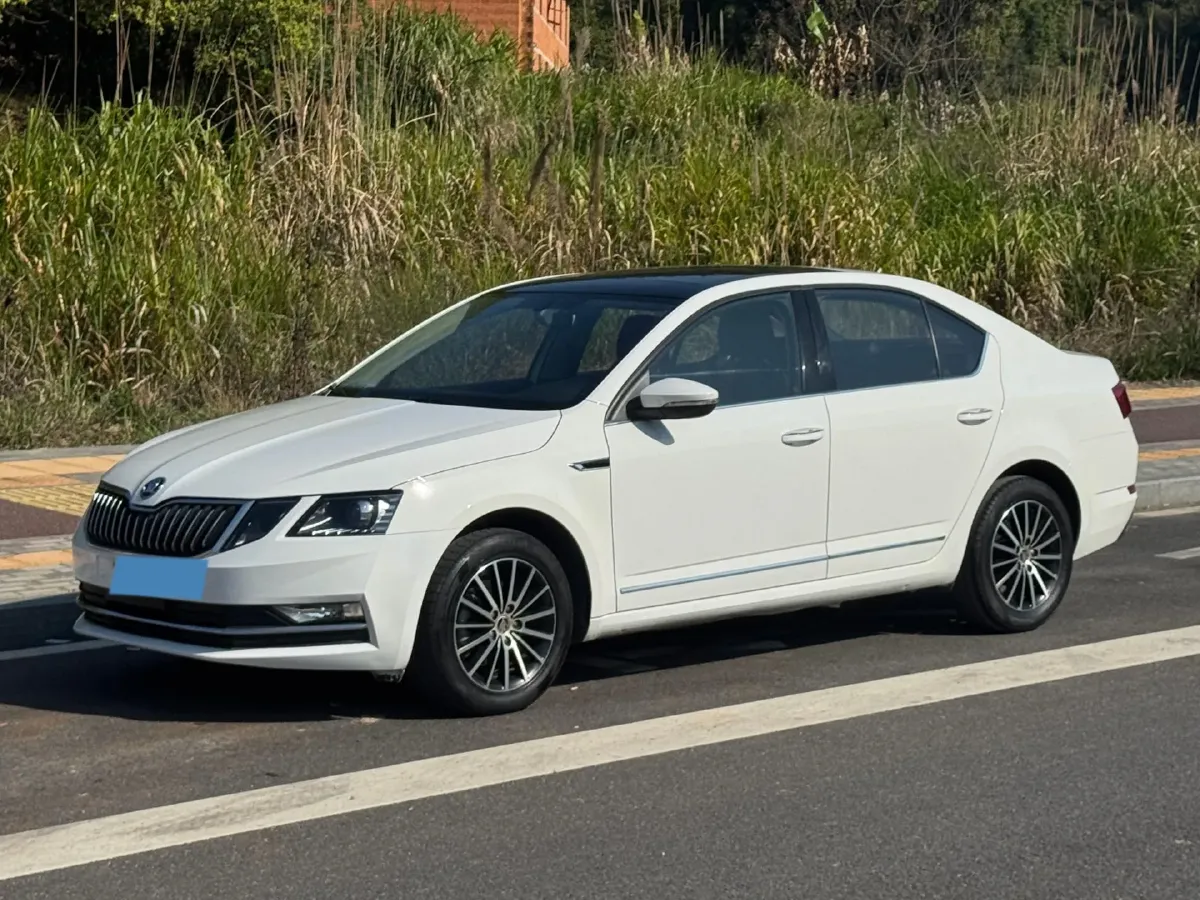 2018 Skoda Octavia 1.6L 110HP L4 6AT,autocango,china used car exporter,china ev exporter,chinese used car exporter,chinese used ev exporter