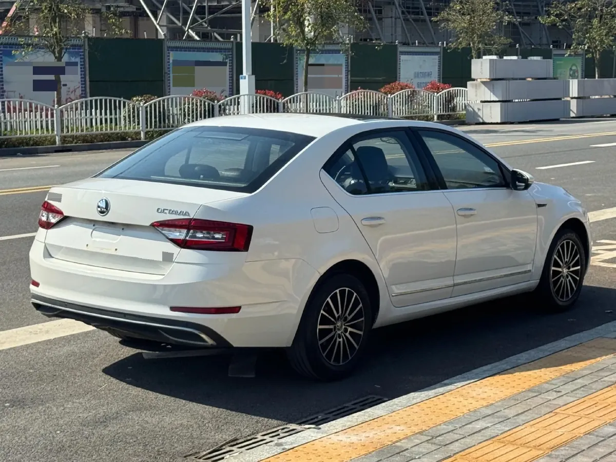 2018 Skoda Octavia 1.6L 110HP L4 6AT,autocango,china used car exporter,china ev exporter,chinese used car exporter,chinese used ev exporter
