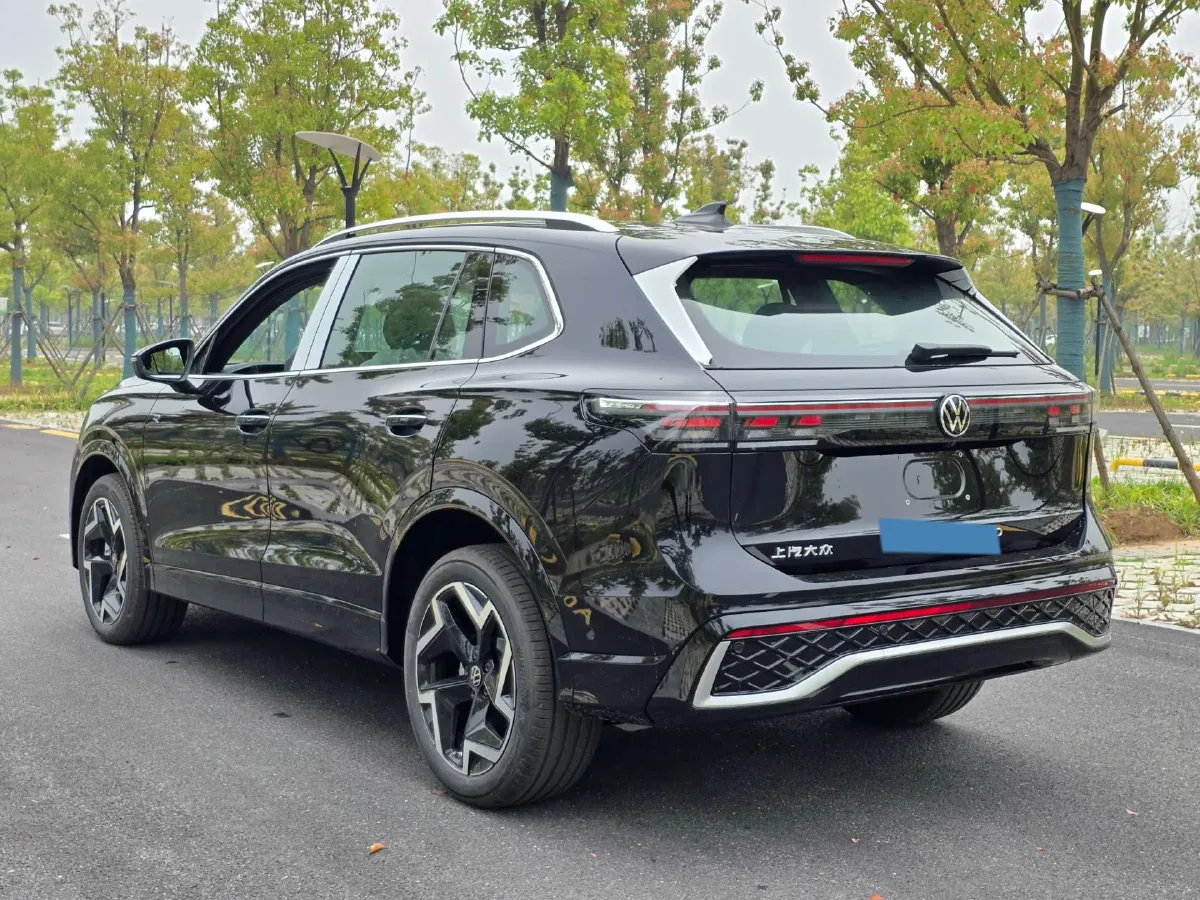 2024 Volkswagen Tiguan L 2.0T 186HP L4 7DCT,autocango,china used car exporter,china ev exporter,chinese used car exporter,chinese used ev exporter