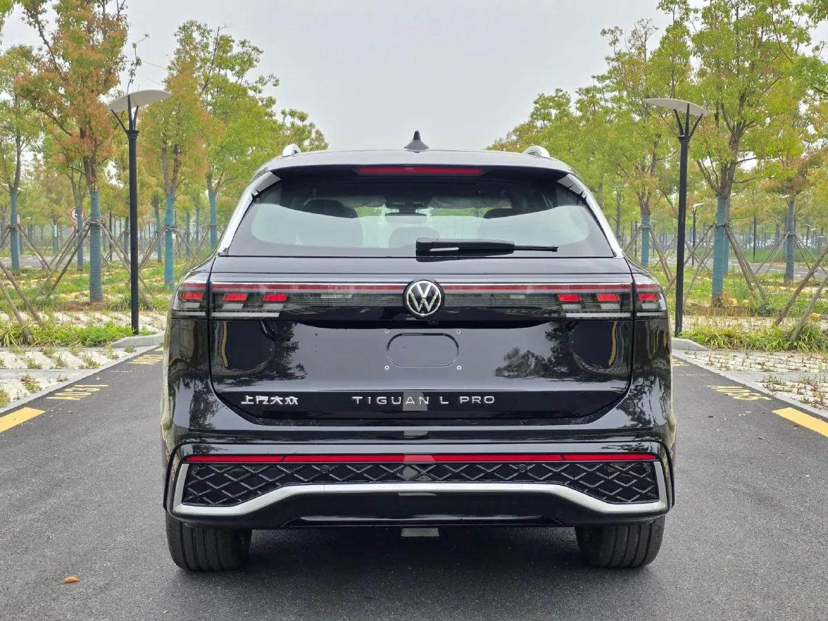 2024 Volkswagen Tiguan L 2.0T 186HP L4 7DCT,autocango,china used car exporter,china ev exporter,chinese used car exporter,chinese used ev exporter