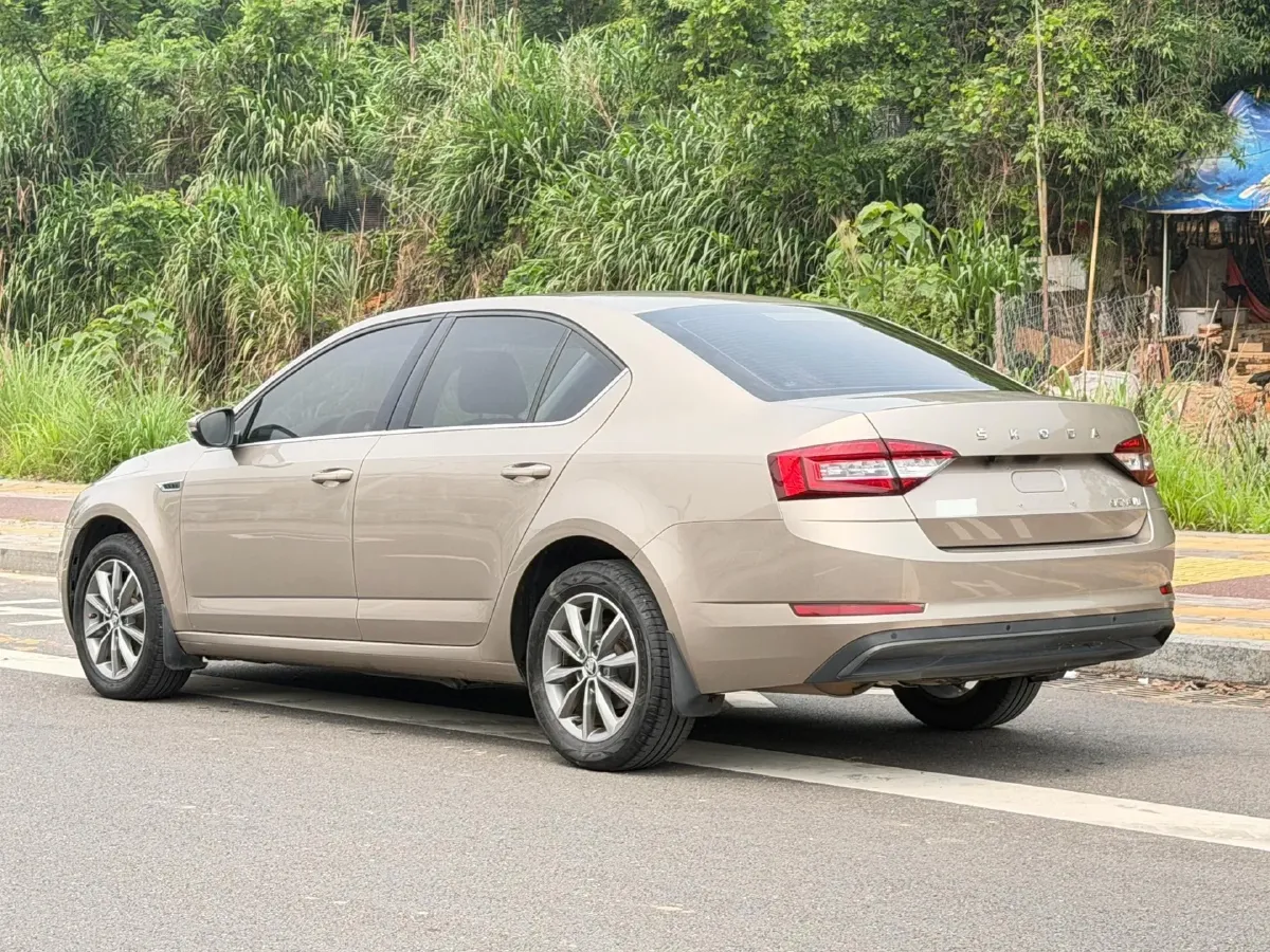 2020 Skoda Octavia 1.5L 113HP L4 6AT,autocango,china used car exporter,china ev exporter,chinese used car exporter,chinese used ev exporter