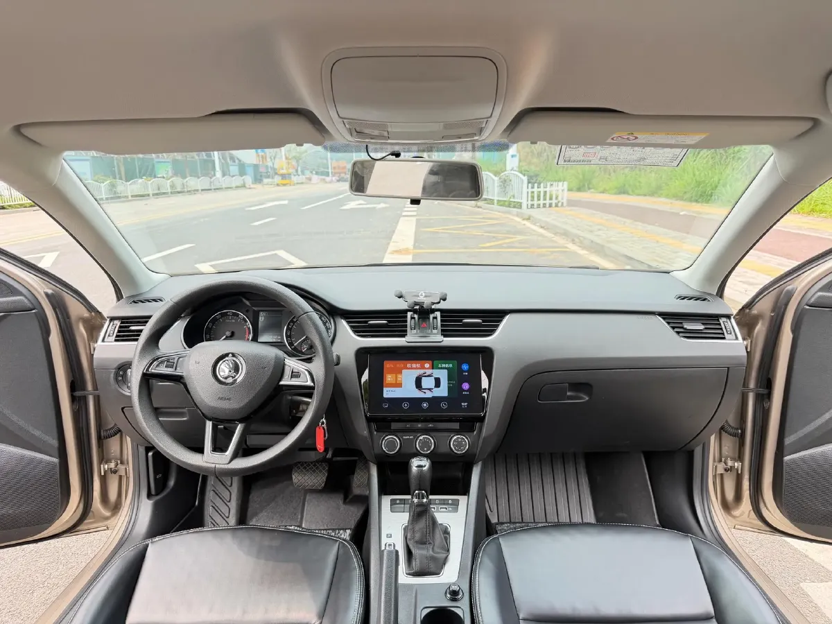 2020 Skoda Octavia 1.5L 113HP L4 6AT,autocango,china used car exporter,china ev exporter,chinese used car exporter,chinese used ev exporter