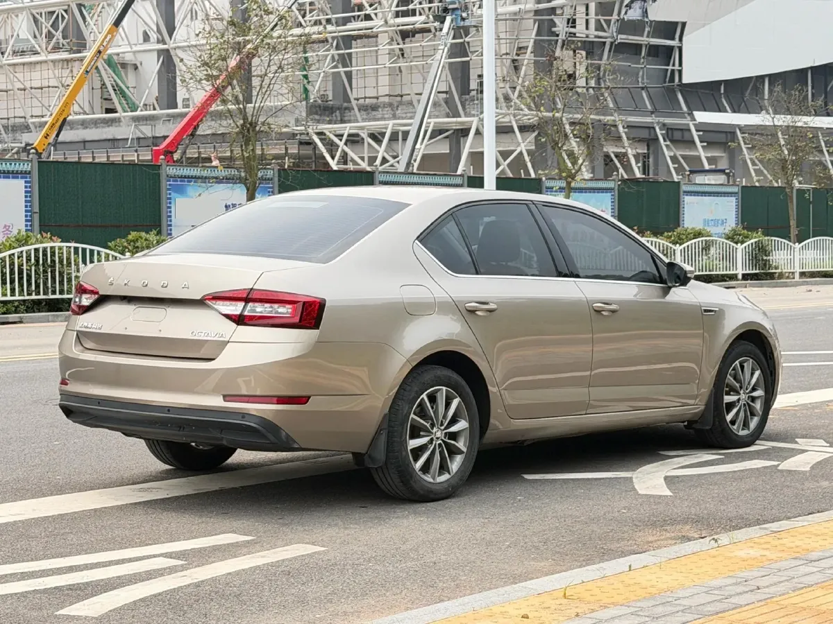 2020 Skoda Octavia 1.5L 113HP L4 6AT,autocango,china used car exporter,china ev exporter,chinese used car exporter,chinese used ev exporter
