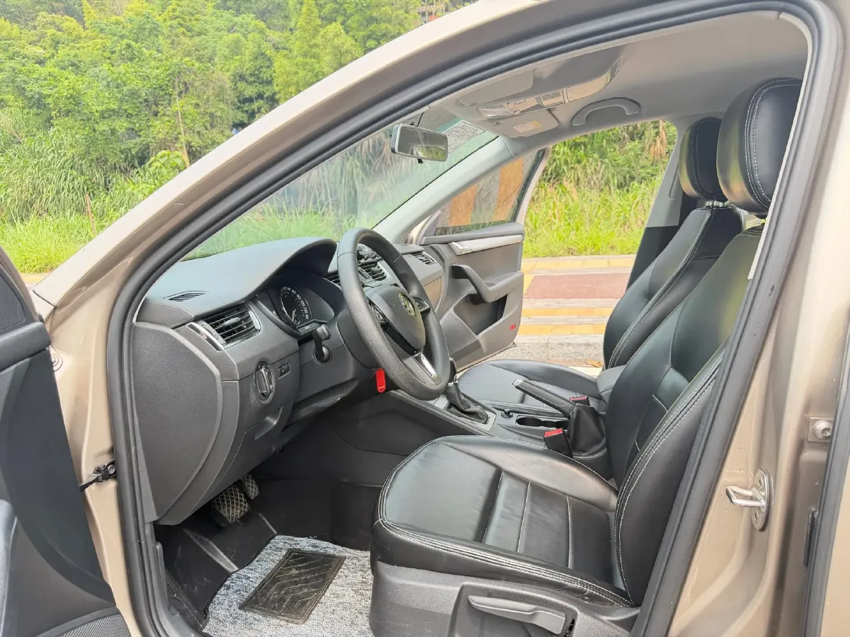 2020 Skoda Octavia 1.5L 113HP L4 6AT,autocango,china used car exporter,china ev exporter,chinese used car exporter,chinese used ev exporter