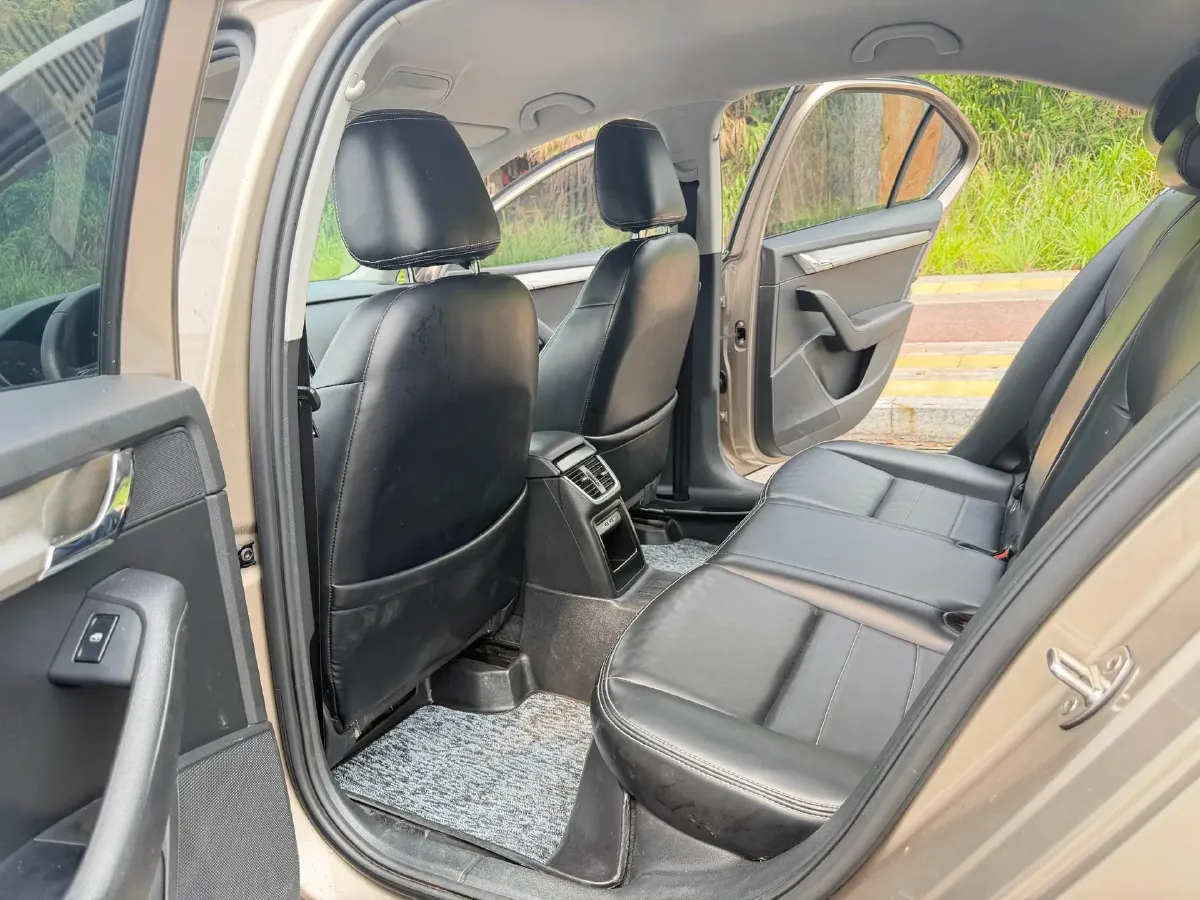 2020 Skoda Octavia 1.5L 113HP L4 6AT,autocango,china used car exporter,china ev exporter,chinese used car exporter,chinese used ev exporter