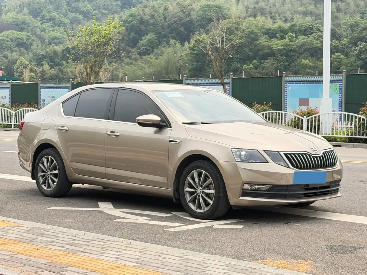 2020 Skoda Octavia 1.5L 113HP L4 6AT,autocango,china used car exporter,china ev exporter,chinese used car exporter,chinese used ev exporter