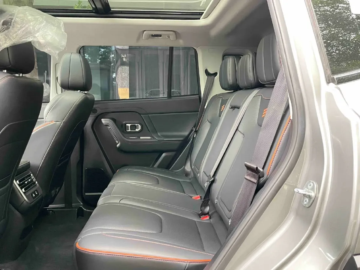 2025 Jetour Freeman 2.0T 254HP L4 8AT,autocango,china used car exporter,china ev exporter,chinese used car exporter,chinese used ev exporter