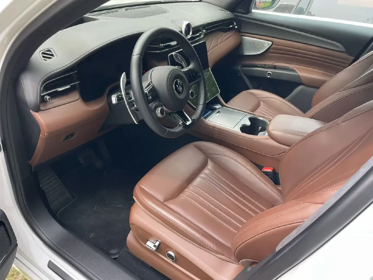 2022 Maserati Levante 2.0T 330HP L4 8AT,autocango,china used car exporter,china ev exporter,chinese used car exporter,chinese used ev exporter