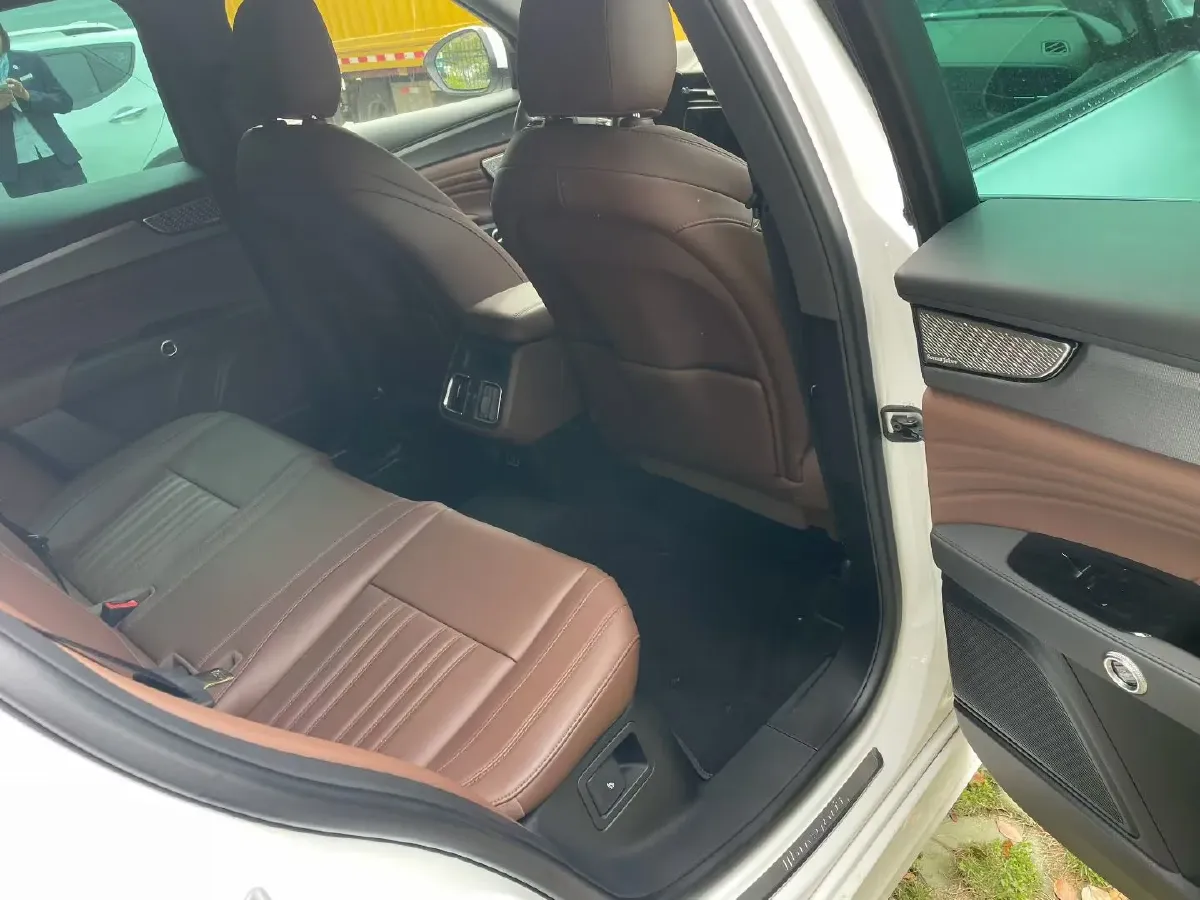 2022 Maserati Levante 2.0T 330HP L4 8AT,autocango,china used car exporter,china ev exporter,chinese used car exporter,chinese used ev exporter