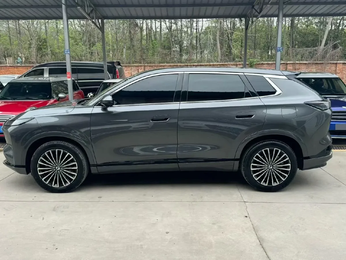 2025 DongFeng Aeolus L8 1.5T 154HP L4 4DHT PHEV,autocango,china used car exporter,china ev exporter,chinese used car exporter,chinese used ev exporter