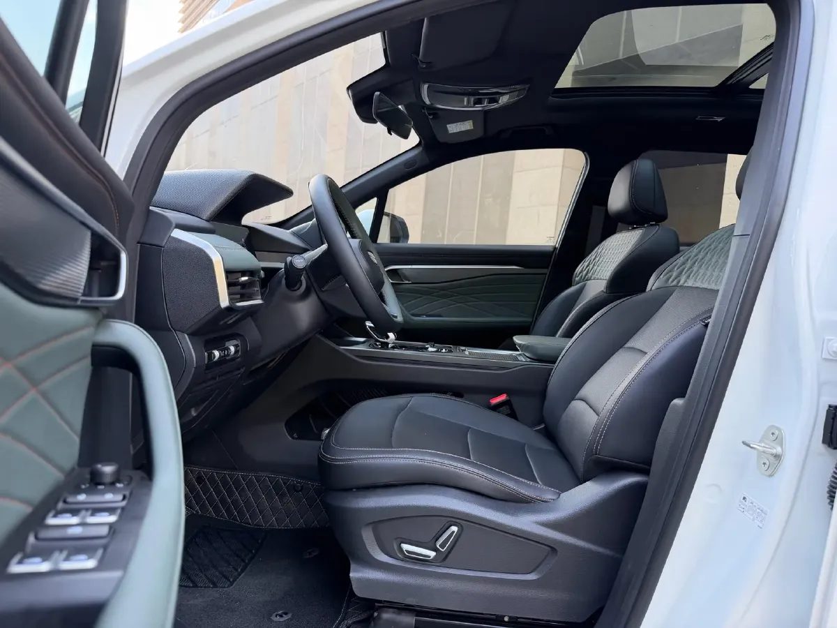 2024 Geely Okavango L 2.0T 218HP L4 7DCT,autocango,china used car exporter,china ev exporter,chinese used car exporter,chinese used ev exporter