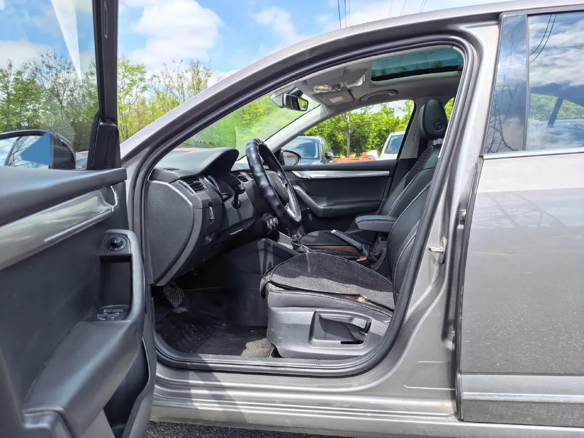 2019 Skoda Octavia 1.4T 150HP L4 7DCT,autocango,china used car exporter,china ev exporter,chinese used car exporter,chinese used ev exporter