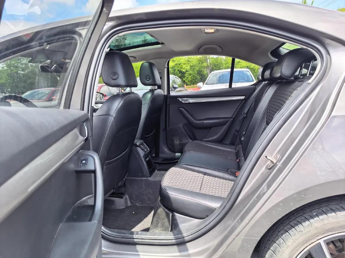 2019 Skoda Octavia 1.4T 150HP L4 7DCT,autocango,china used car exporter,china ev exporter,chinese used car exporter,chinese used ev exporter