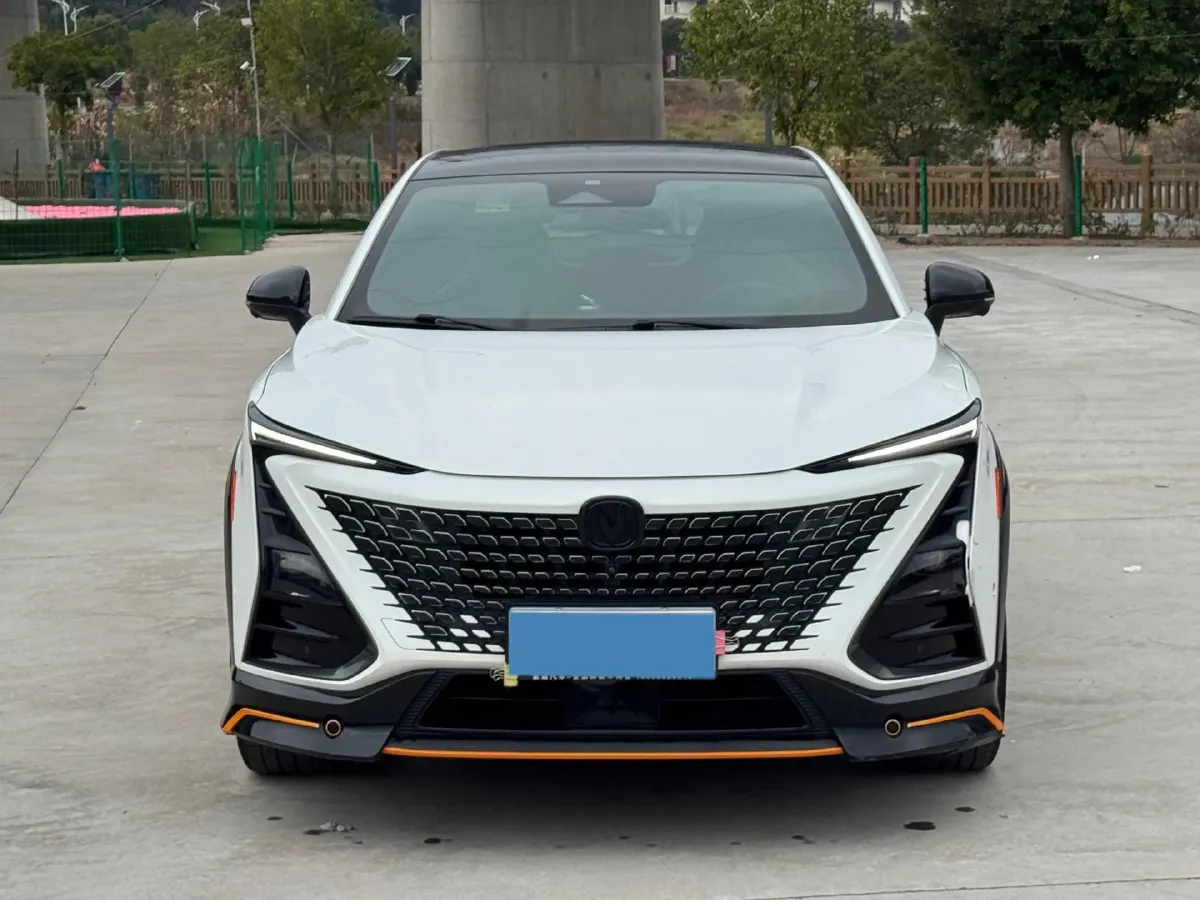 2022 ChangAn UNI-T 1.5T 188HP L4 7DCT,autocango,china used car exporter,china ev exporter,chinese used car exporter,chinese used ev exporter