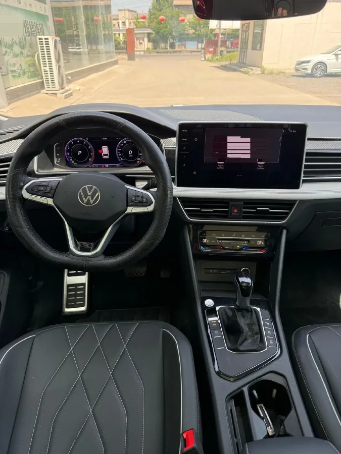 2024 Volkswagen Tiguan L 2.0T 186HP L4 7DCT,autocango,china used car exporter,china ev exporter,chinese used car exporter,chinese used ev exporter
