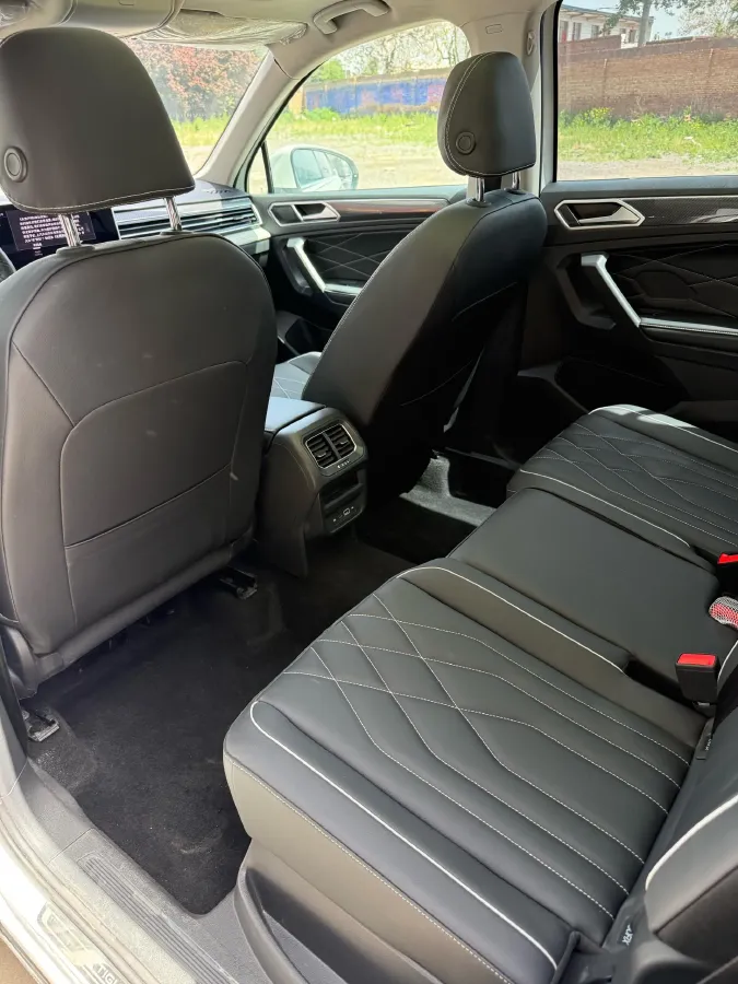 2024 Volkswagen Tiguan L 2.0T 186HP L4 7DCT,autocango,china used car exporter,china ev exporter,chinese used car exporter,chinese used ev exporter