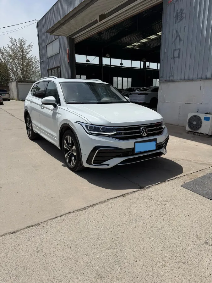 2024 Volkswagen Tiguan L 2.0T 186HP L4 7DCT,autocango,china used car exporter,china ev exporter,chinese used car exporter,chinese used ev exporter