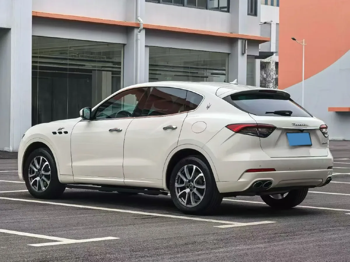 2022 Maserati Levante 2.0T 330HP L4 8AT,autocango,china used car exporter,china ev exporter,chinese used car exporter,chinese used ev exporter