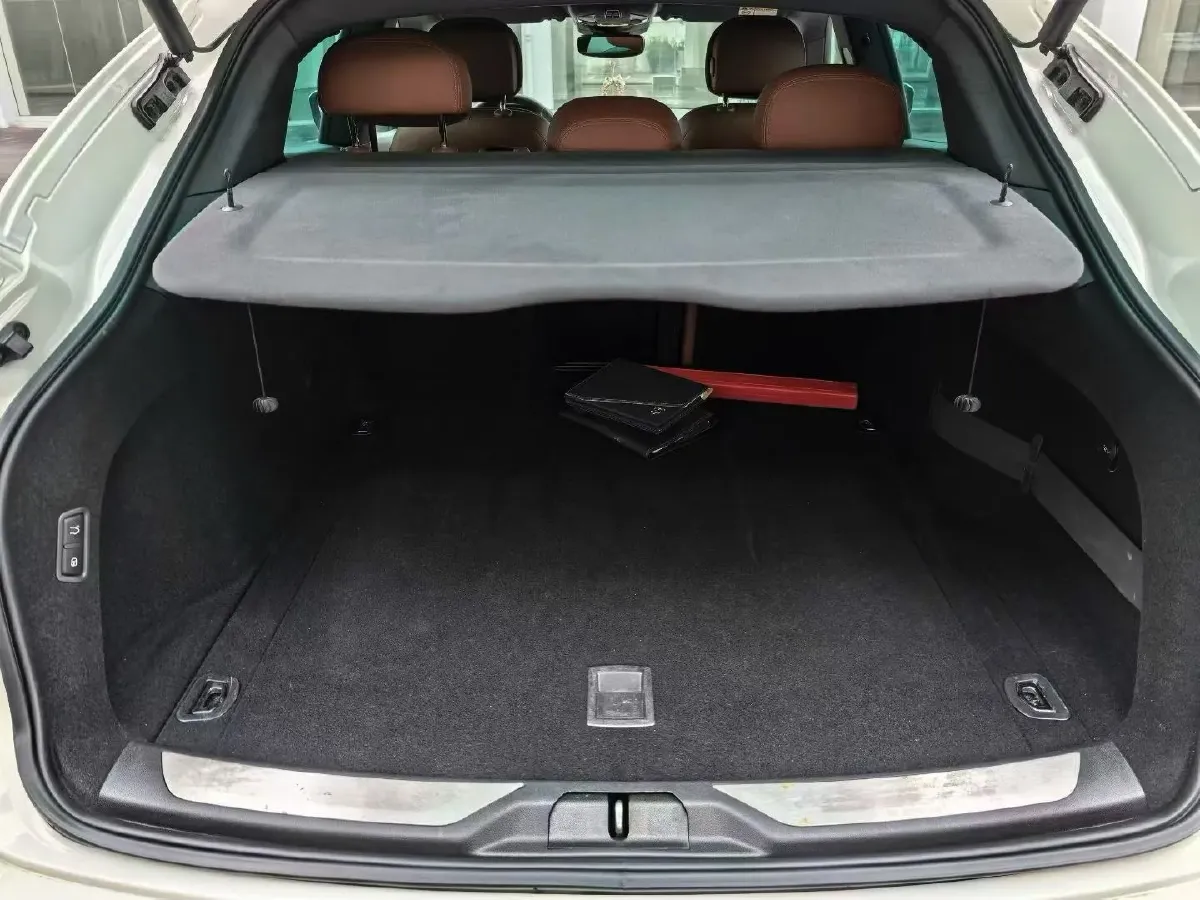 2022 Maserati Levante 2.0T 330HP L4 8AT,autocango,china used car exporter,china ev exporter,chinese used car exporter,chinese used ev exporter