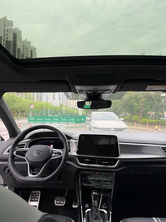 2023 Volkswagen T-Roc 1.5T 160HP L4 7DCT,autocango,china used car exporter,china ev exporter,chinese used car exporter,chinese used ev exporter