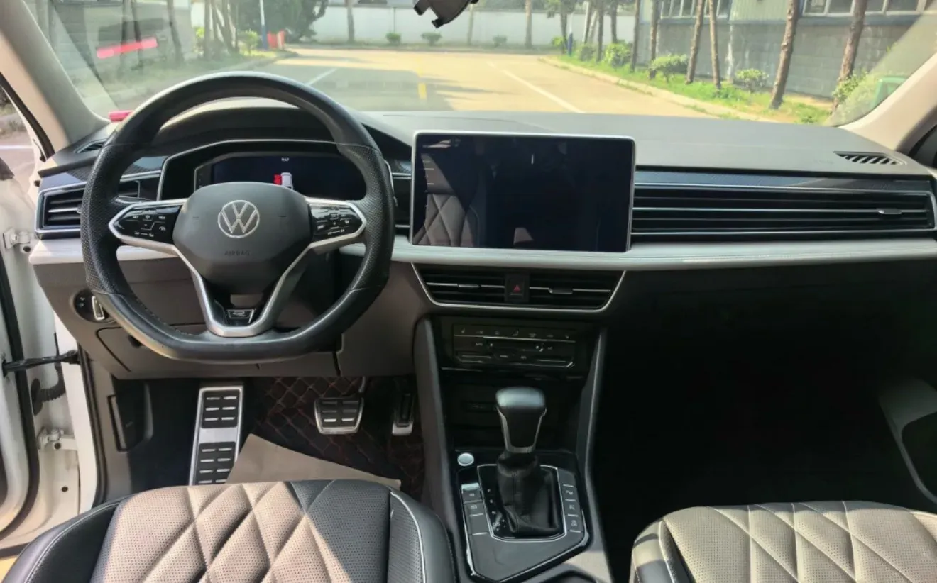 2023 Volkswagen Tiguan L 2.0T 186HP L4 7DCT,autocango,china used car exporter,china ev exporter,chinese used car exporter,chinese used ev exporter