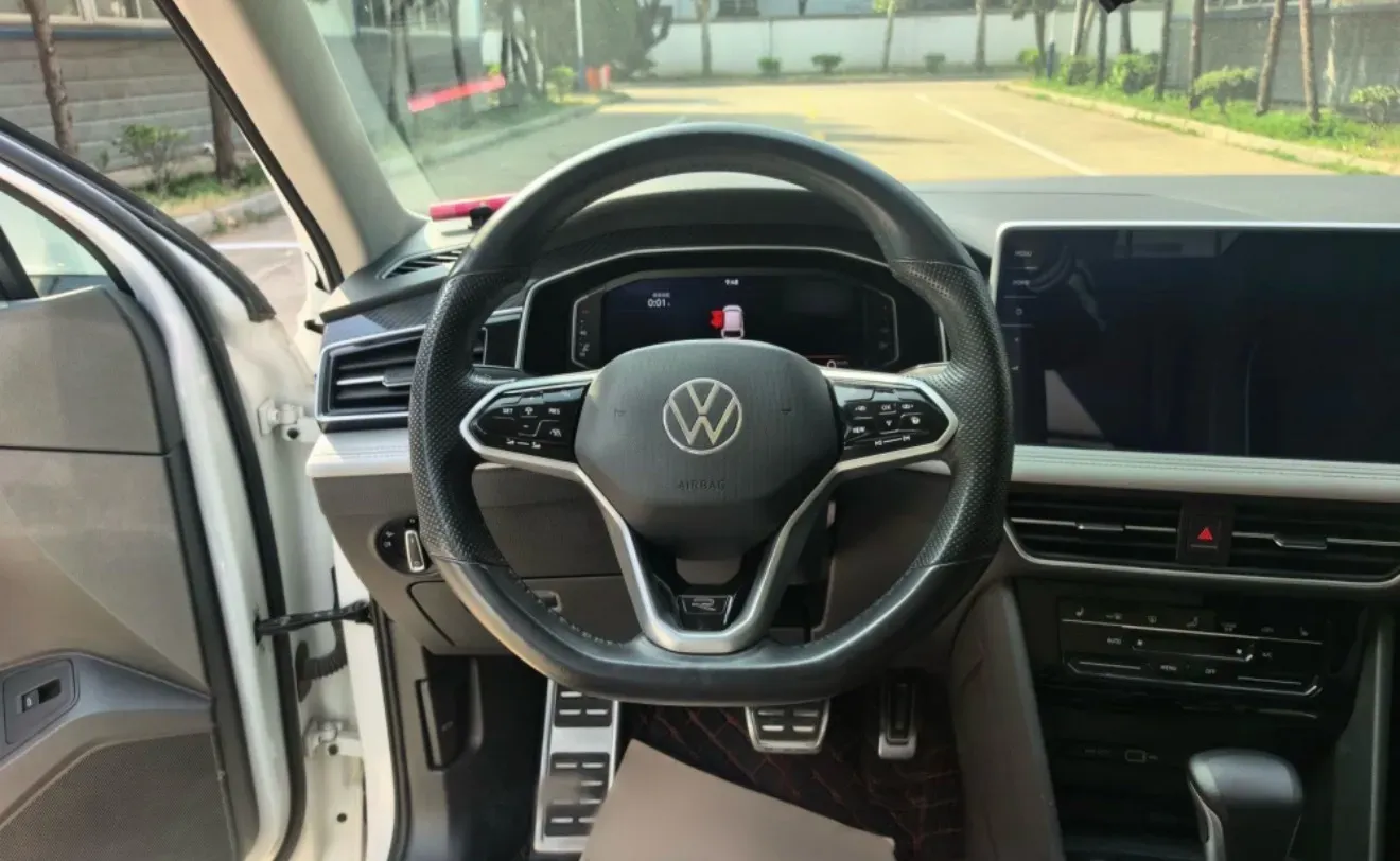 2023 Volkswagen Tiguan L 2.0T 186HP L4 7DCT,autocango,china used car exporter,china ev exporter,chinese used car exporter,chinese used ev exporter