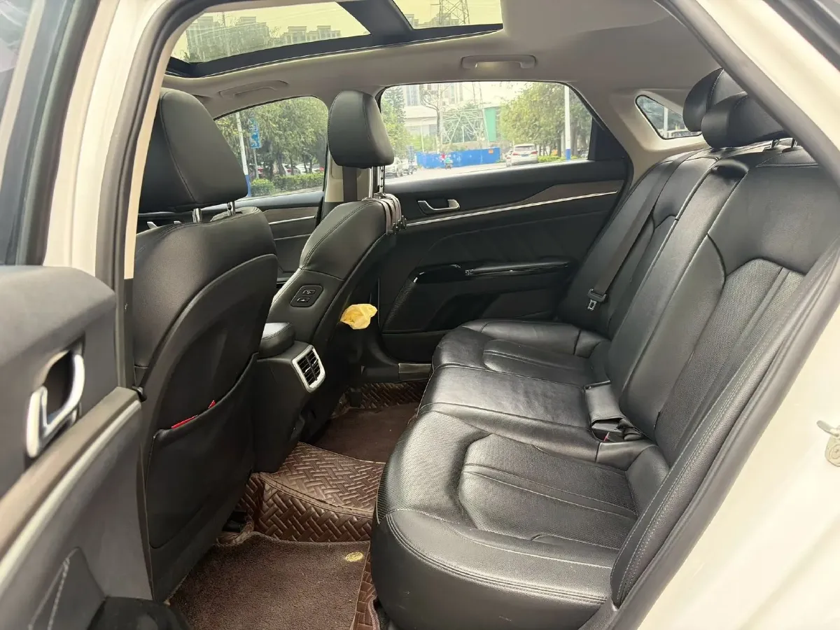 2021 Kia K5 2.0T 240HP L4 8AT,autocango,china used car exporter,china ev exporter,chinese used car exporter,chinese used ev exporter