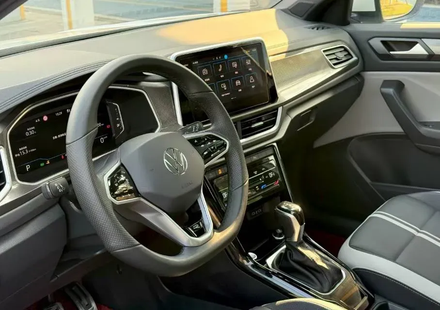 2023 Volkswagen T-Roc 1.5T 160HP L4 7DCT,autocango,china used car exporter,china ev exporter,chinese used car exporter,chinese used ev exporter