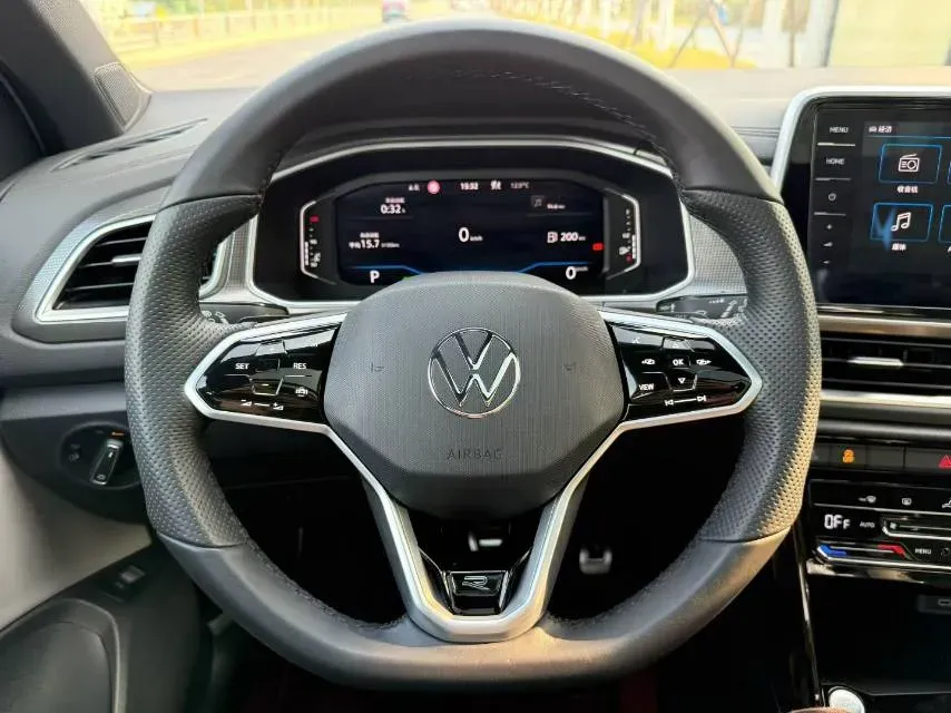 2023 Volkswagen T-Roc 1.5T 160HP L4 7DCT,autocango,china used car exporter,china ev exporter,chinese used car exporter,chinese used ev exporter