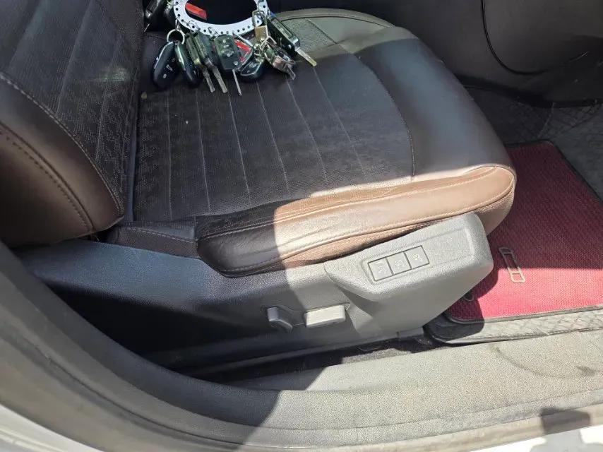 2017 Citroen C6 1.8T 204HP L4 6AT,autocango,china used car exporter,china ev exporter,chinese used car exporter,chinese used ev exporter