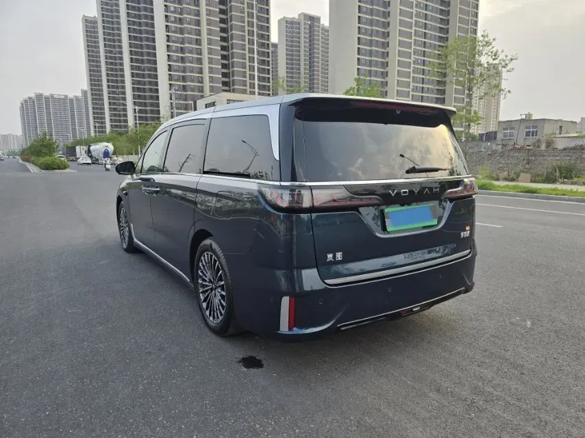 2026 Voyah Dream 1.5T 150HP L4 PHEV,autocango,china used car exporter,china ev exporter,chinese used car exporter,chinese used ev exporter