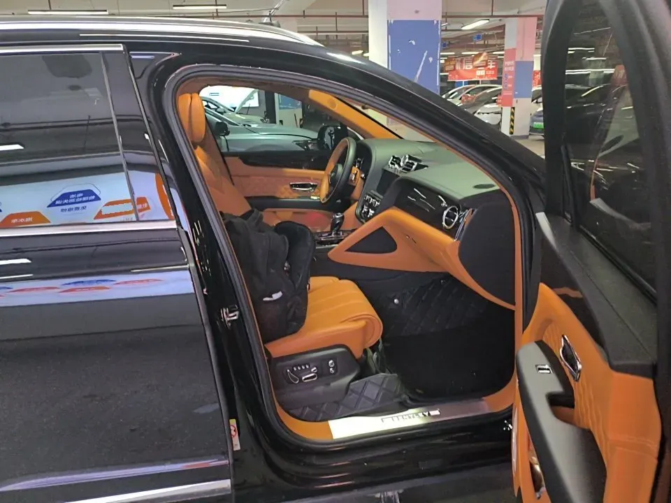 2022 Bentley Bentayga 4.0T 550HP V8 8AT,autocango,china used car exporter,china ev exporter,chinese used car exporter,chinese used ev exporter