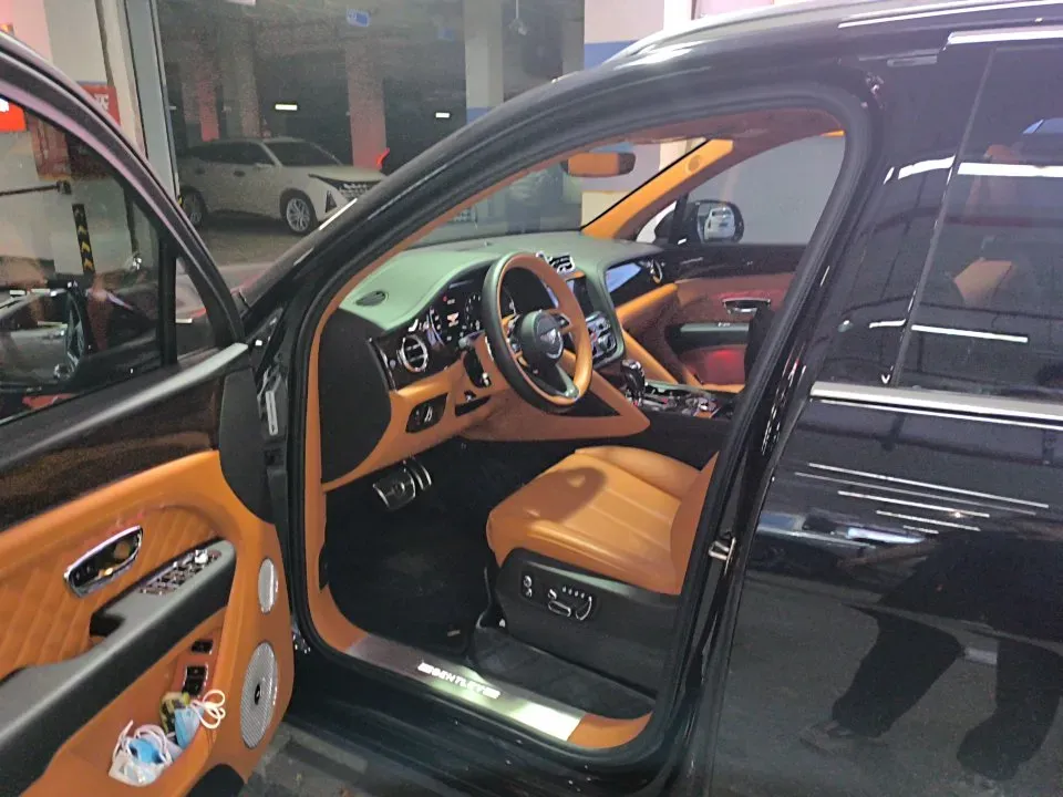 2022 Bentley Bentayga 4.0T 550HP V8 8AT,autocango,china used car exporter,china ev exporter,chinese used car exporter,chinese used ev exporter