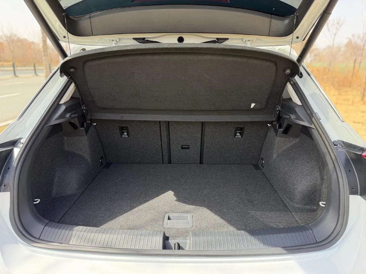 2022 Volkswagen T-Roc 1.4T 150HP L4 7DCT,autocango,china used car exporter,china ev exporter,chinese used car exporter,chinese used ev exporter