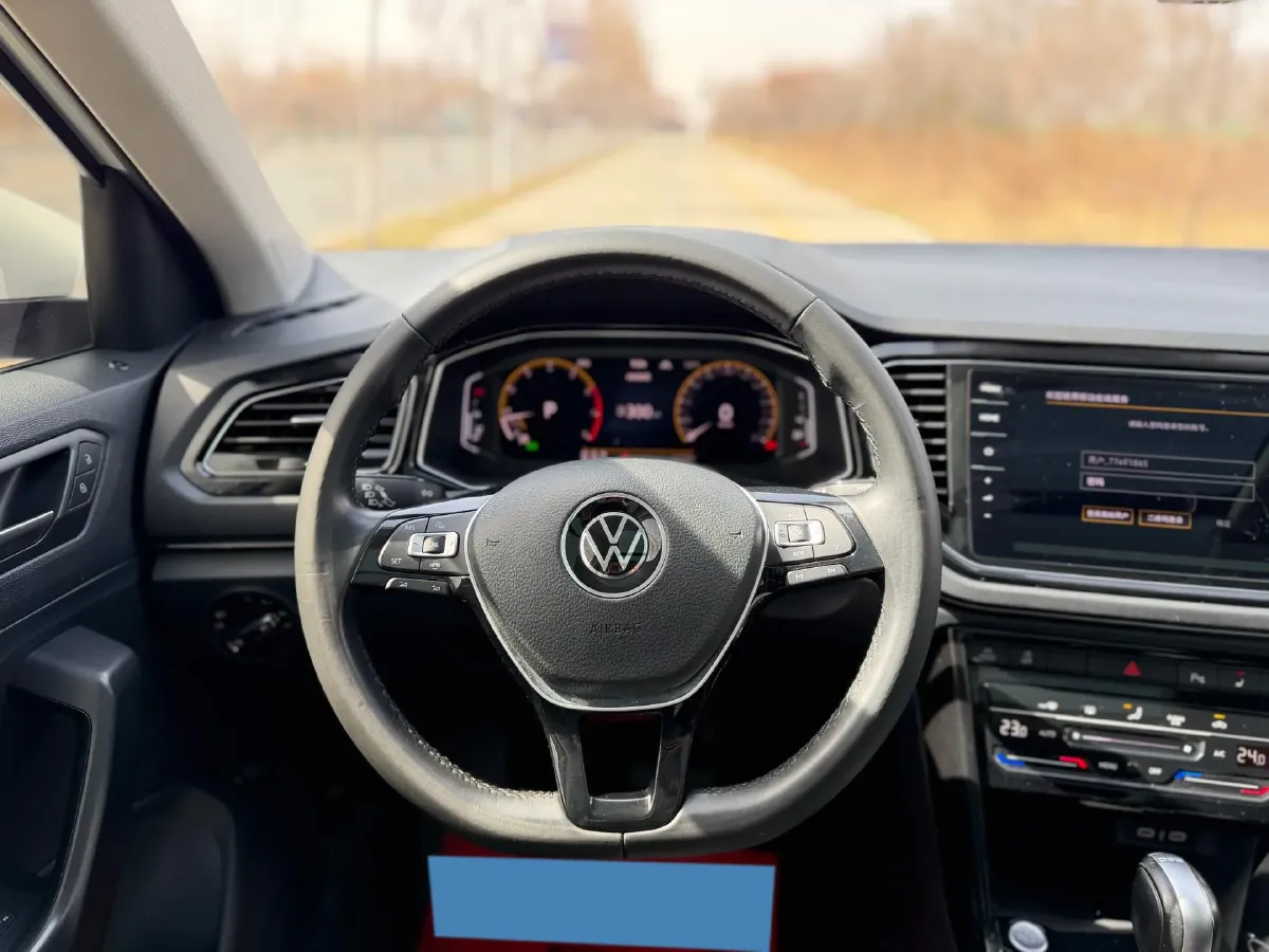 2022 Volkswagen T-Roc 1.4T 150HP L4 7DCT,autocango,china used car exporter,china ev exporter,chinese used car exporter,chinese used ev exporter