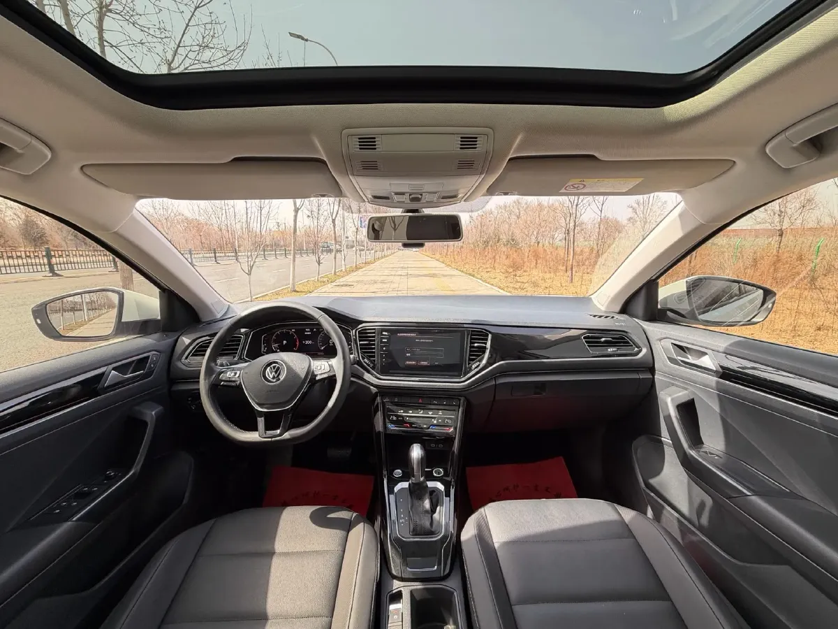 2022 Volkswagen T-Roc 1.4T 150HP L4 7DCT,autocango,china used car exporter,china ev exporter,chinese used car exporter,chinese used ev exporter