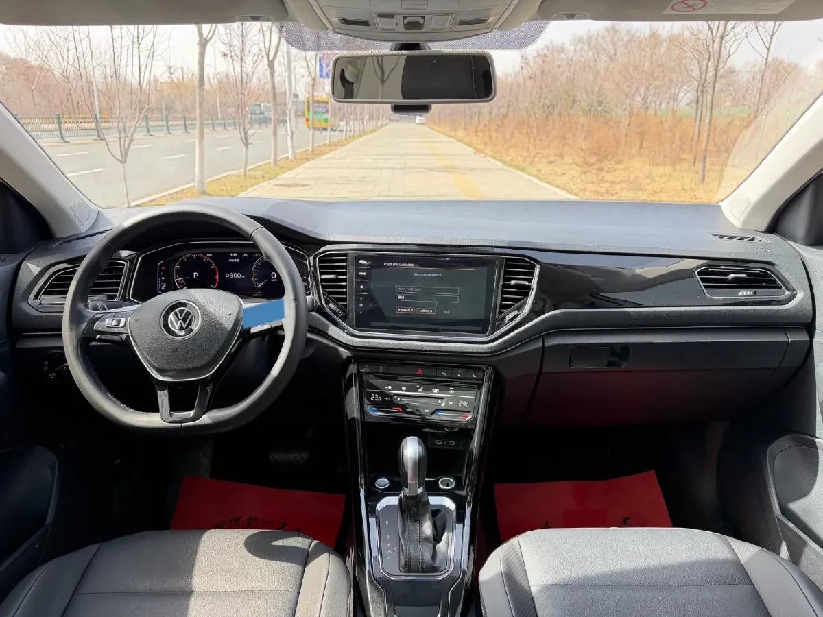 2022 Volkswagen T-Roc 1.4T 150HP L4 7DCT,autocango,china used car exporter,china ev exporter,chinese used car exporter,chinese used ev exporter