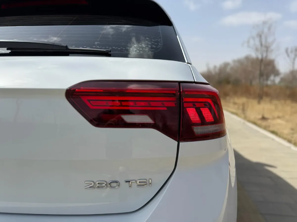 2022 Volkswagen T-Roc 1.4T 150HP L4 7DCT,autocango,china used car exporter,china ev exporter,chinese used car exporter,chinese used ev exporter