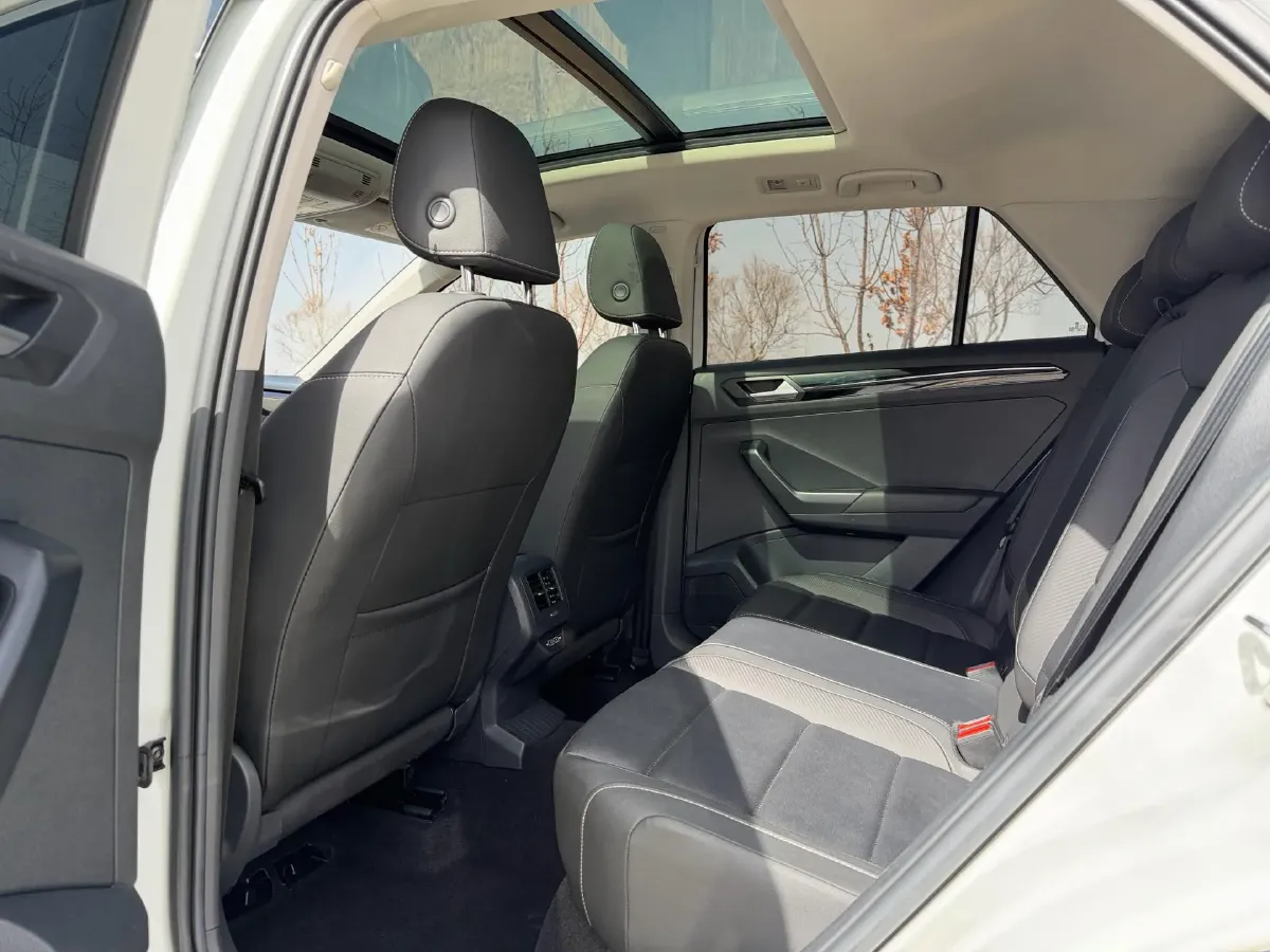 2022 Volkswagen T-Roc 1.4T 150HP L4 7DCT,autocango,china used car exporter,china ev exporter,chinese used car exporter,chinese used ev exporter