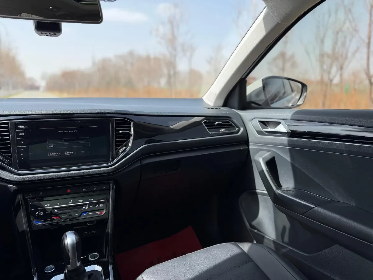 2022 Volkswagen T-Roc 1.4T 150HP L4 7DCT,autocango,china used car exporter,china ev exporter,chinese used car exporter,chinese used ev exporter