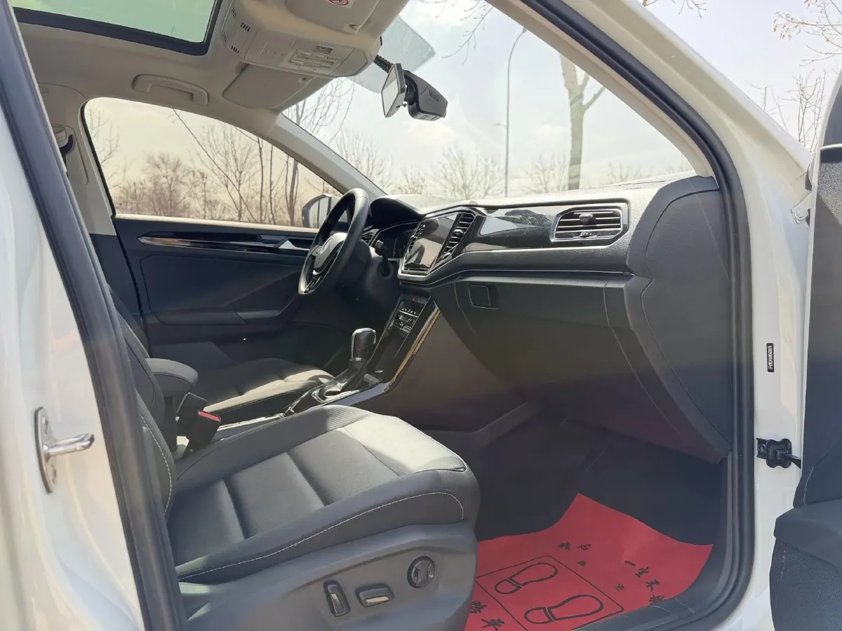 2022 Volkswagen T-Roc 1.4T 150HP L4 7DCT,autocango,china used car exporter,china ev exporter,chinese used car exporter,chinese used ev exporter