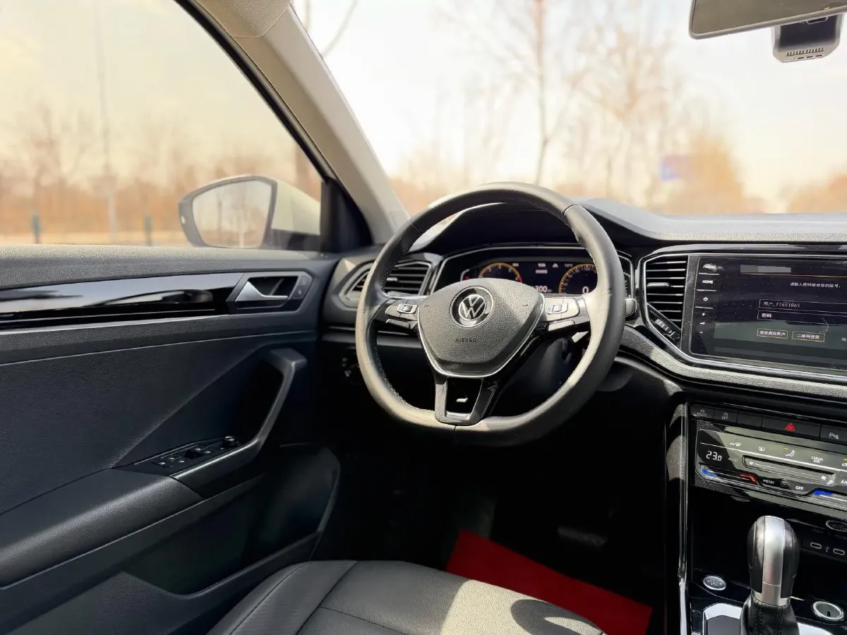 2022 Volkswagen T-Roc 1.4T 150HP L4 7DCT,autocango,china used car exporter,china ev exporter,chinese used car exporter,chinese used ev exporter
