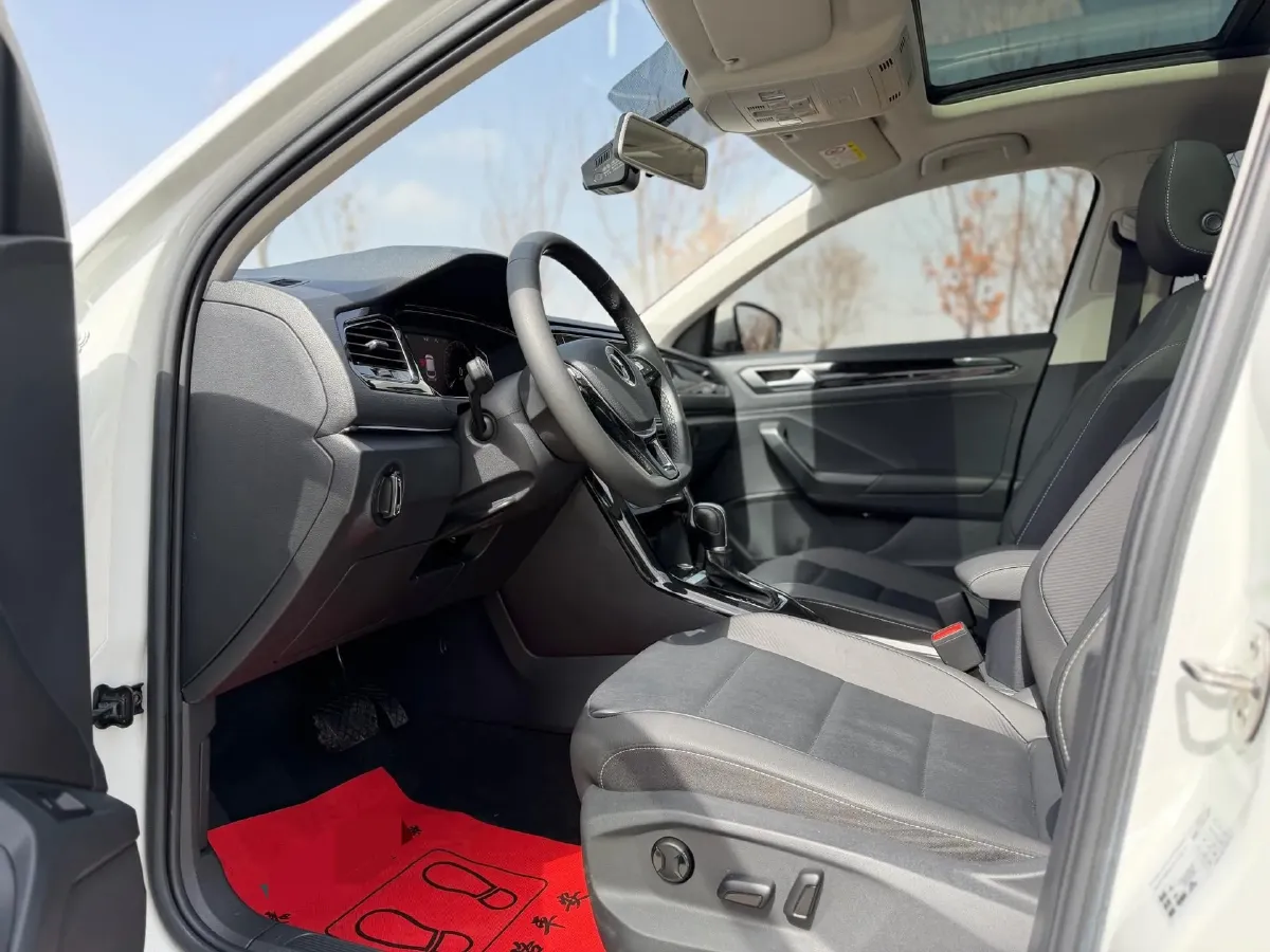 2022 Volkswagen T-Roc 1.4T 150HP L4 7DCT,autocango,china used car exporter,china ev exporter,chinese used car exporter,chinese used ev exporter