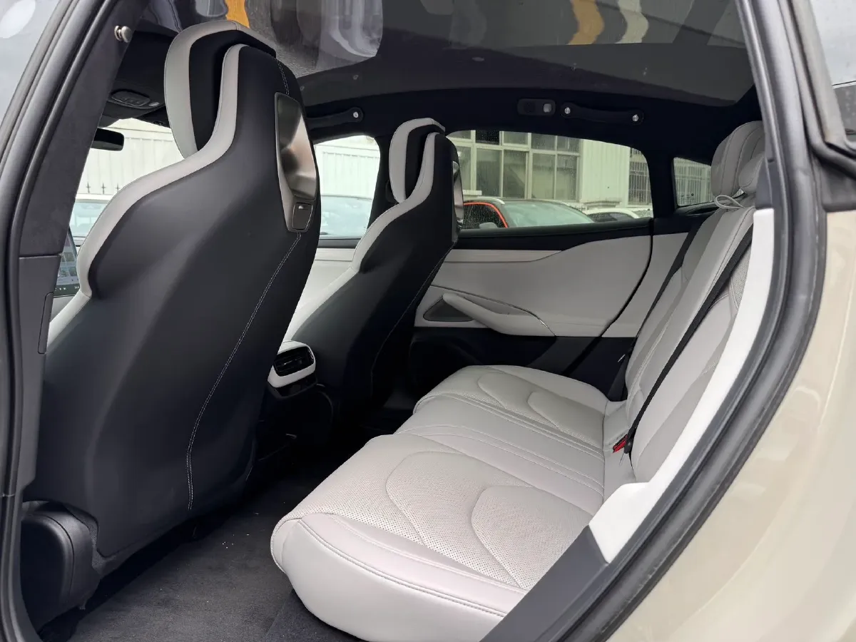 2024 MI SU7 BEV 101KWH,autocango,china used car exporter,china ev exporter,chinese used car exporter,chinese used ev exporter