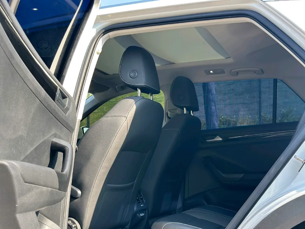 2021 Volkswagen T-Roc 1.4T 150HP L4 7DCT,autocango,china used car exporter,china ev exporter,chinese used car exporter,chinese used ev exporter