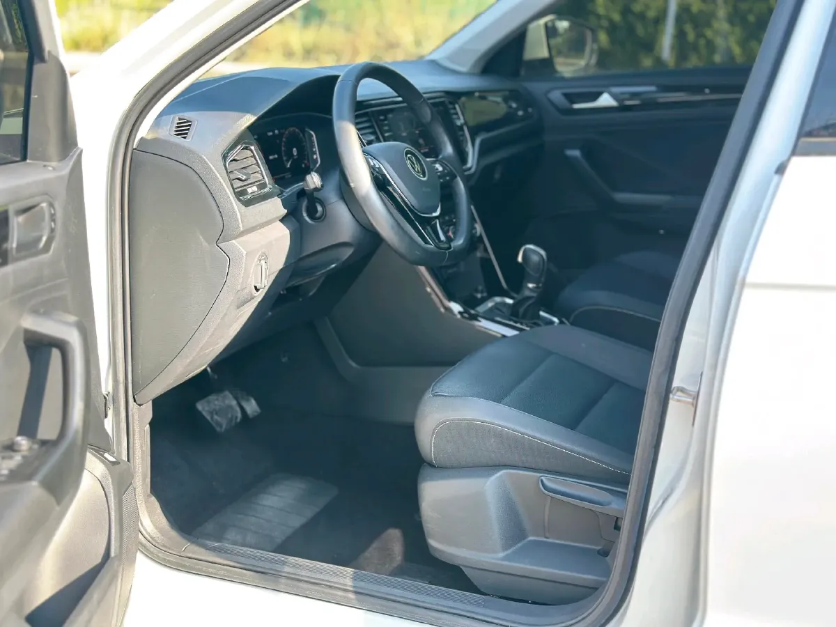 2021 Volkswagen T-Roc 1.4T 150HP L4 7DCT,autocango,china used car exporter,china ev exporter,chinese used car exporter,chinese used ev exporter