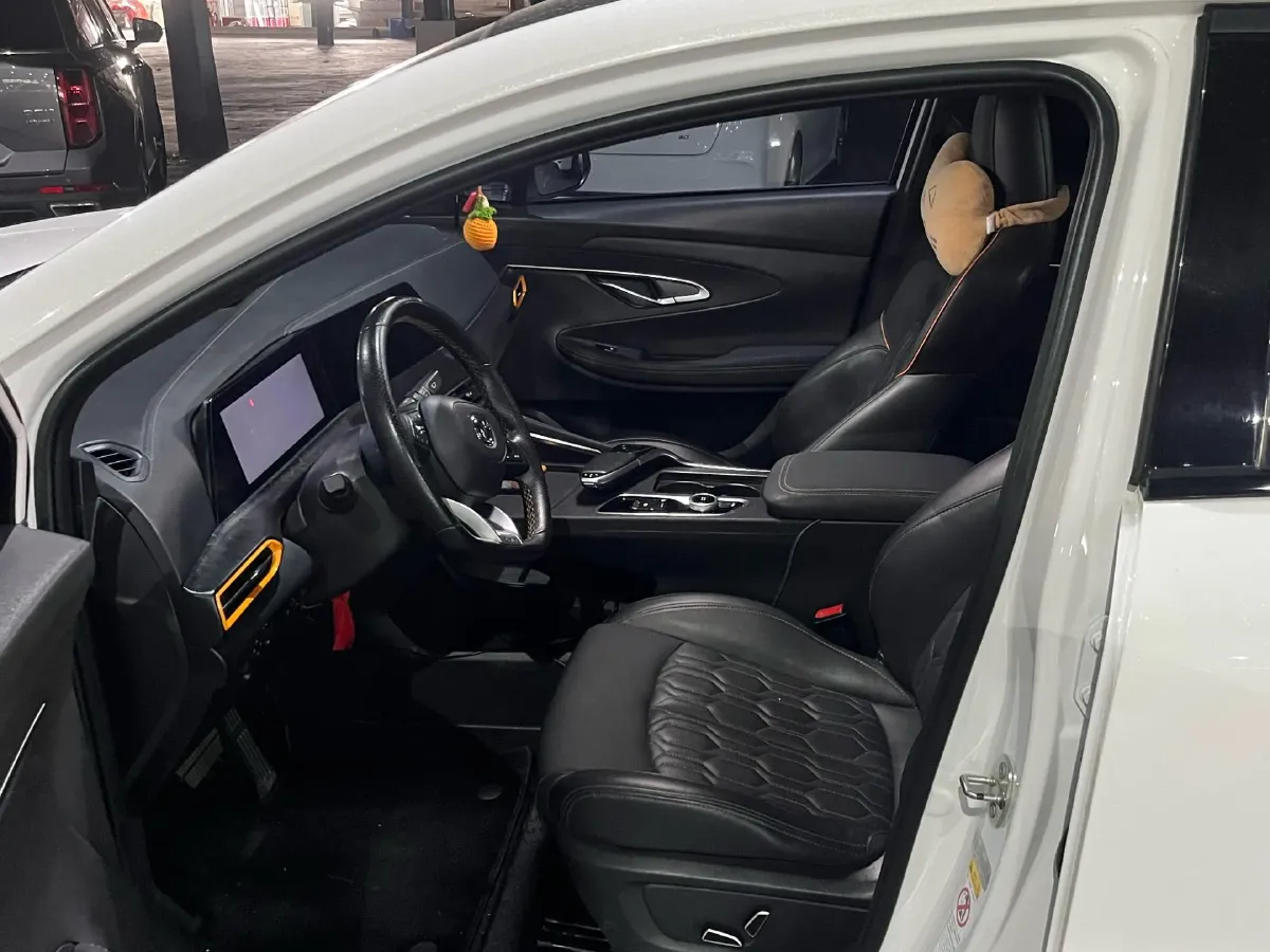 2022 ChangAn UNI-T 1.5T 188HP L4 7DCT,autocango,china used car exporter,china ev exporter,chinese used car exporter,chinese used ev exporter