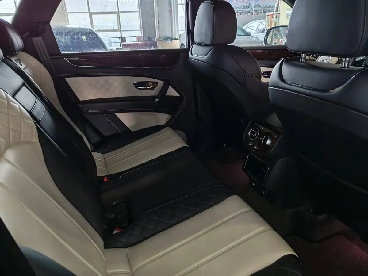 2018 Bentley Bentayga 4.0T 550HP V8 8AT,autocango,china used car exporter,china ev exporter,chinese used car exporter,chinese used ev exporter
